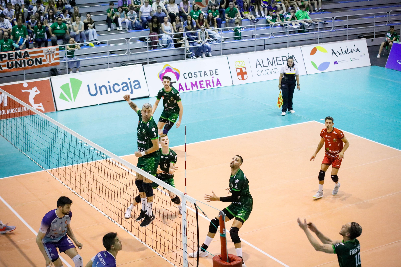 Imágenes del partido entre Unicaja Almería y Grupo Herce Soria