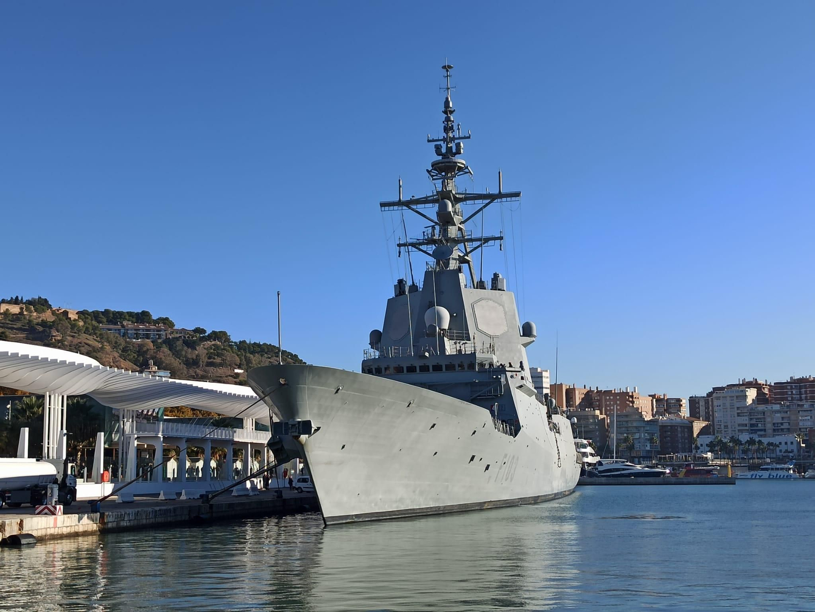 Fragata 'Blas de Lezo' atracada junto al Palmeral de las sorpresas este sabado
