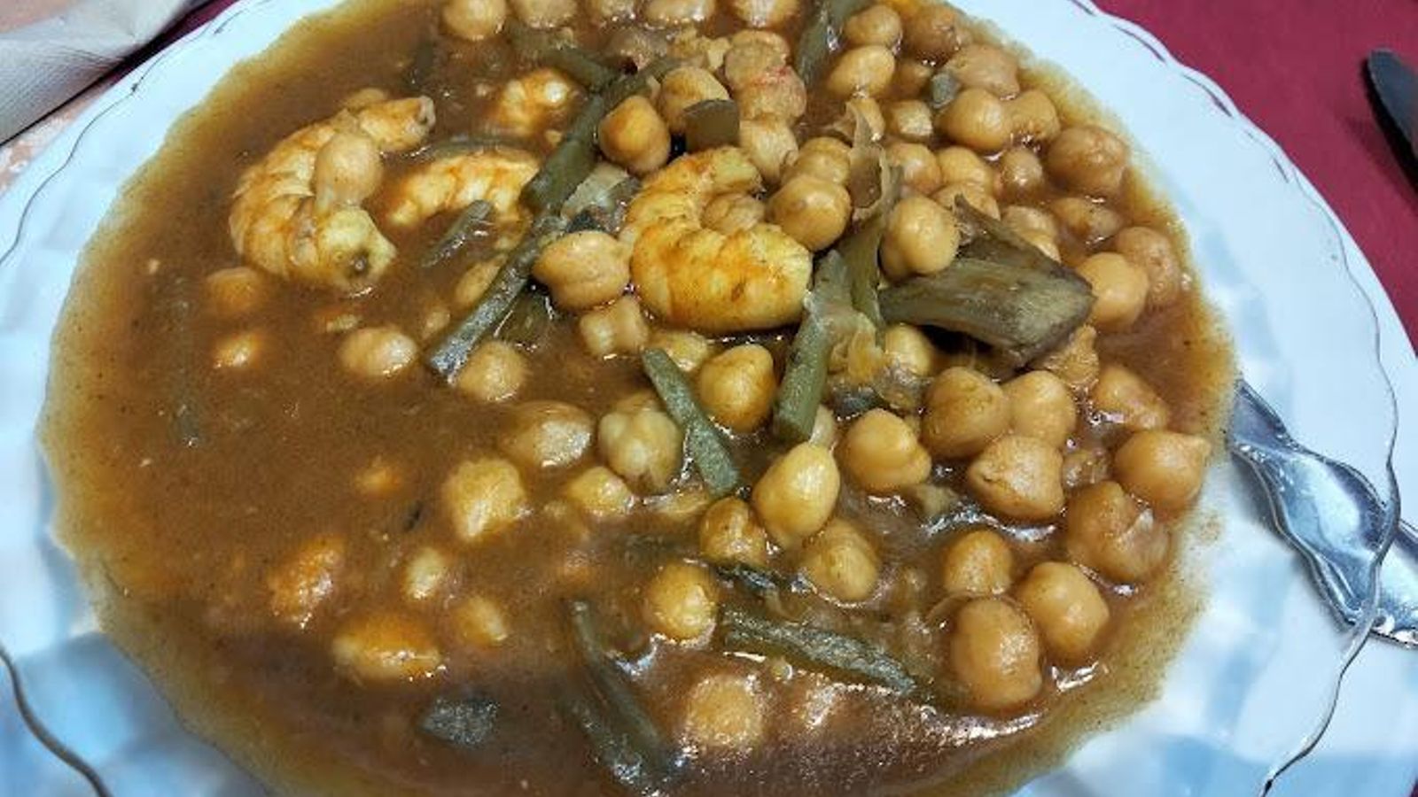 Garbanzos con langostinos del restaurante Maypa.