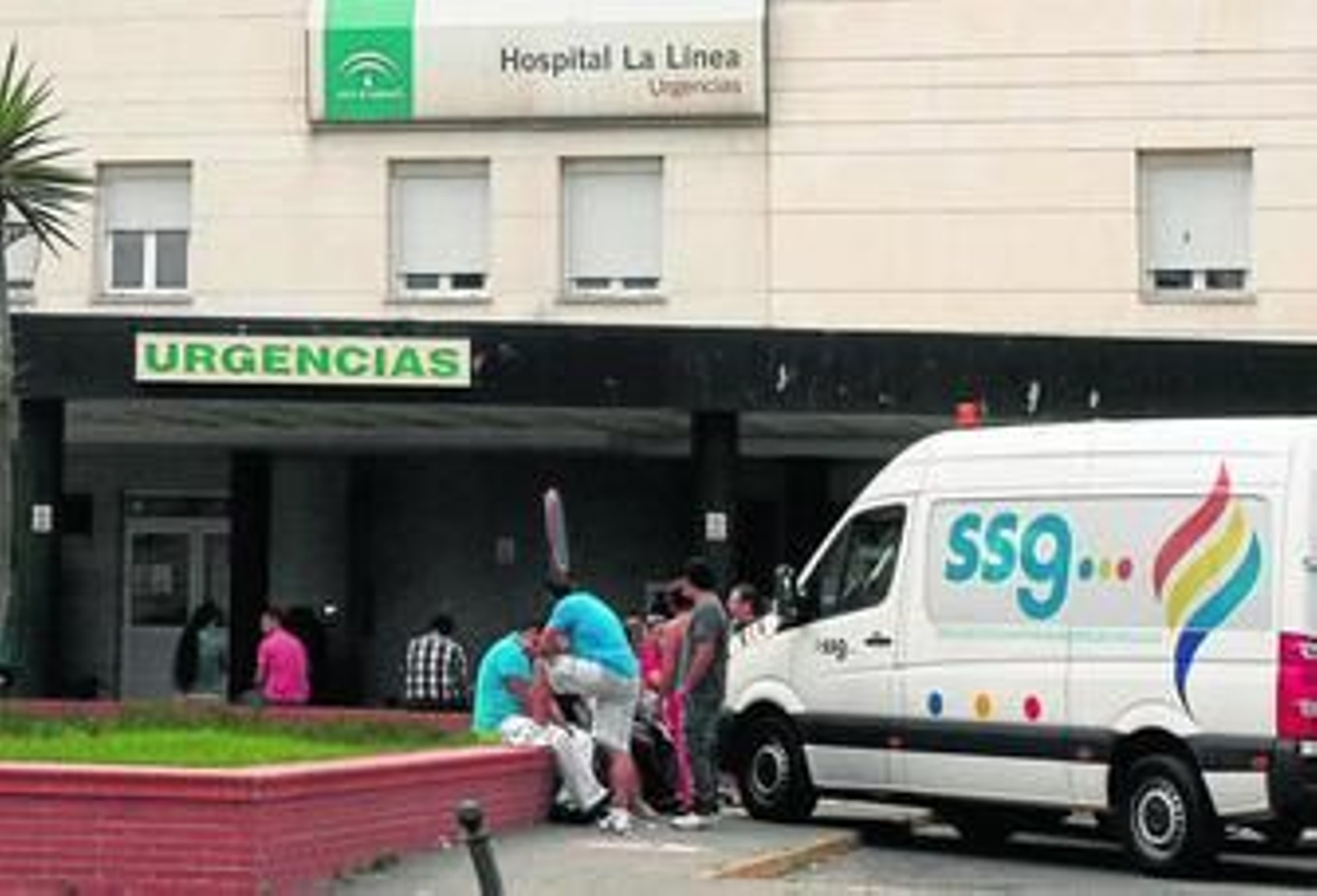 Puerta de Urgencias del hospital de La Línea.