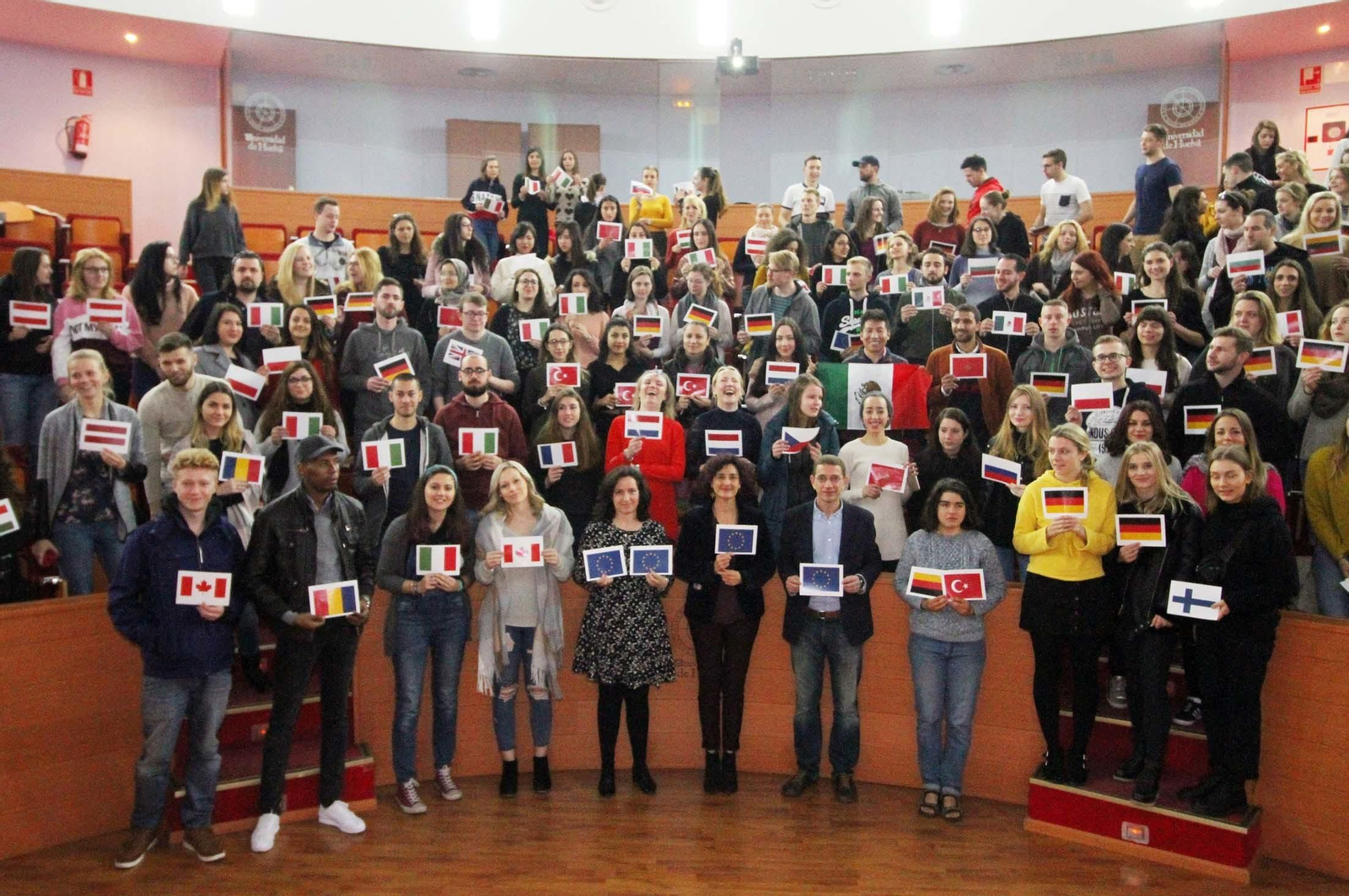 La universidad de Huelva da la bienvenida a los nuevos estudiantes Erasmus, en imágenes