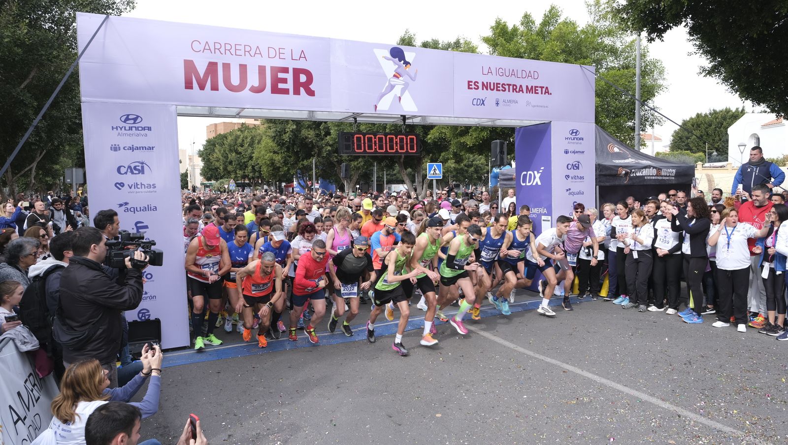 Imágenes de la Carrera de la Mujer 2023 en Almería