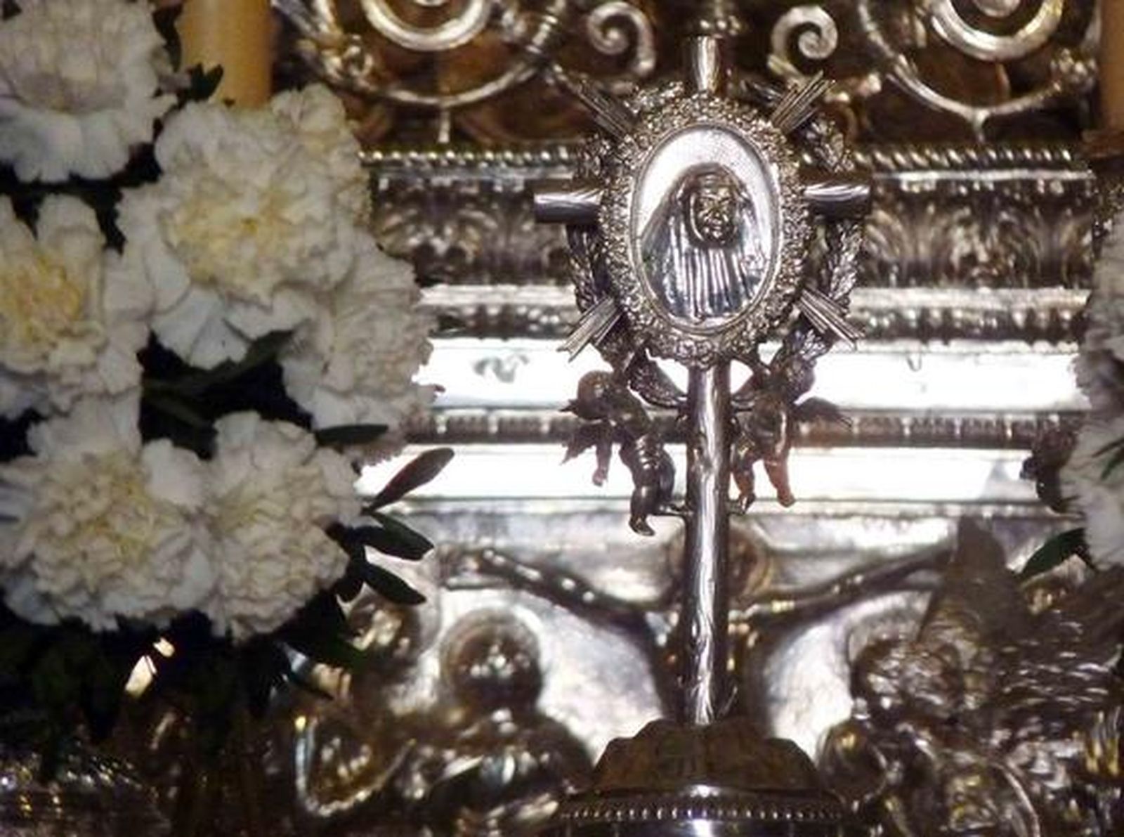 Detalle de Madre María de la Purísima custodiado por dos ángeles.

Foto: Ruesga Bono