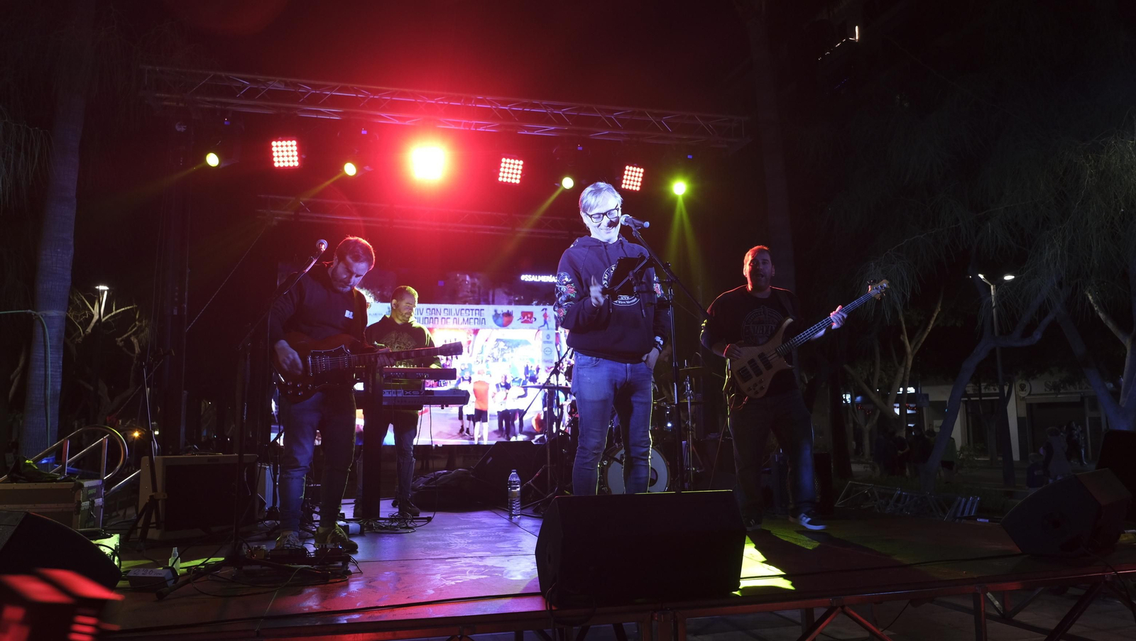 Imágenes de la XIV edición de la San Silvestre de Almería