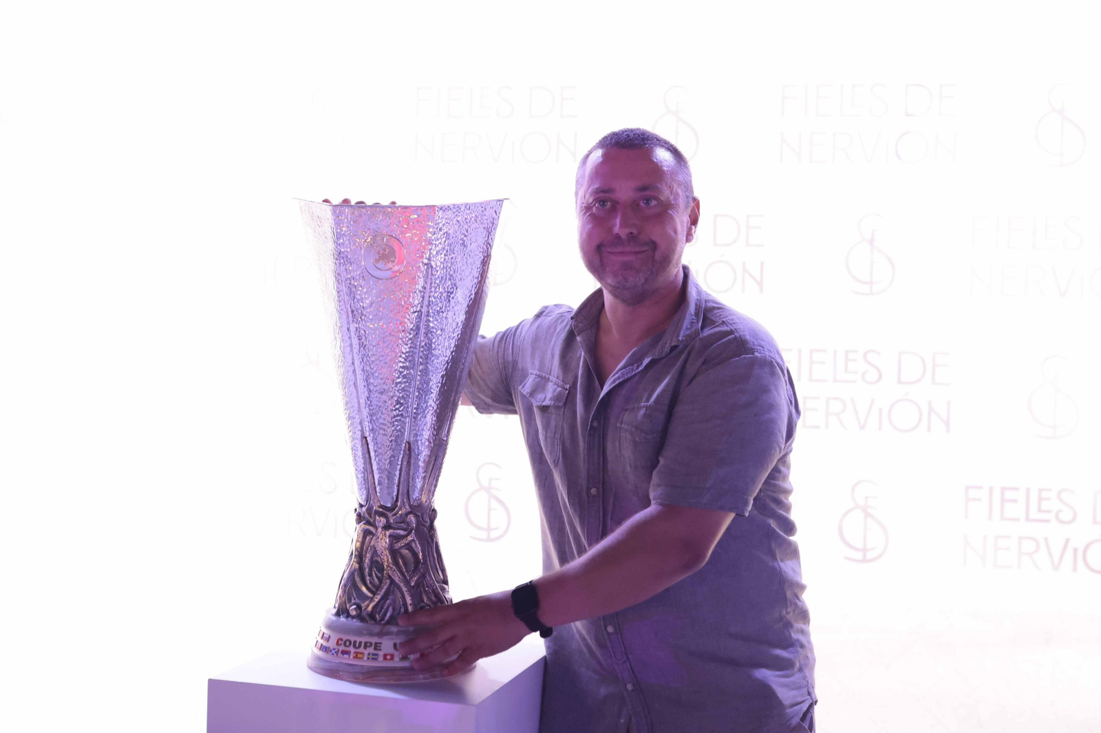 Búscate en las fotos del acto Fieles de Nervión