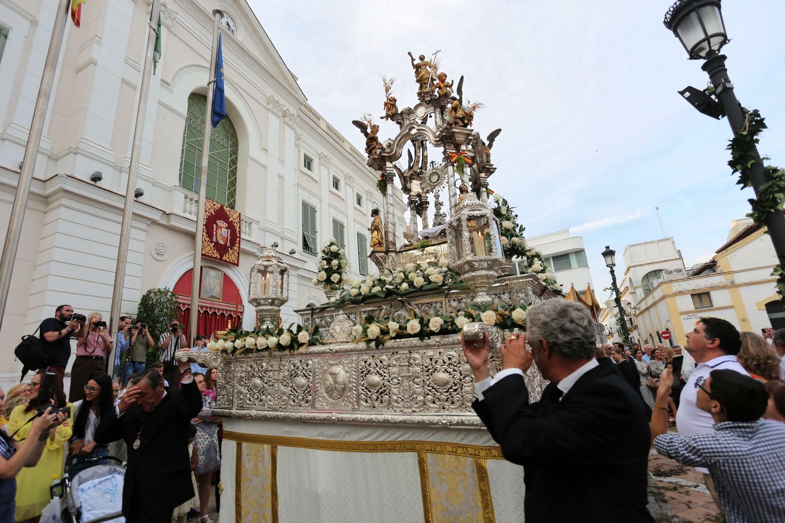 La Custodia de la Sagrada Forma, durante la procesión del Corpus.