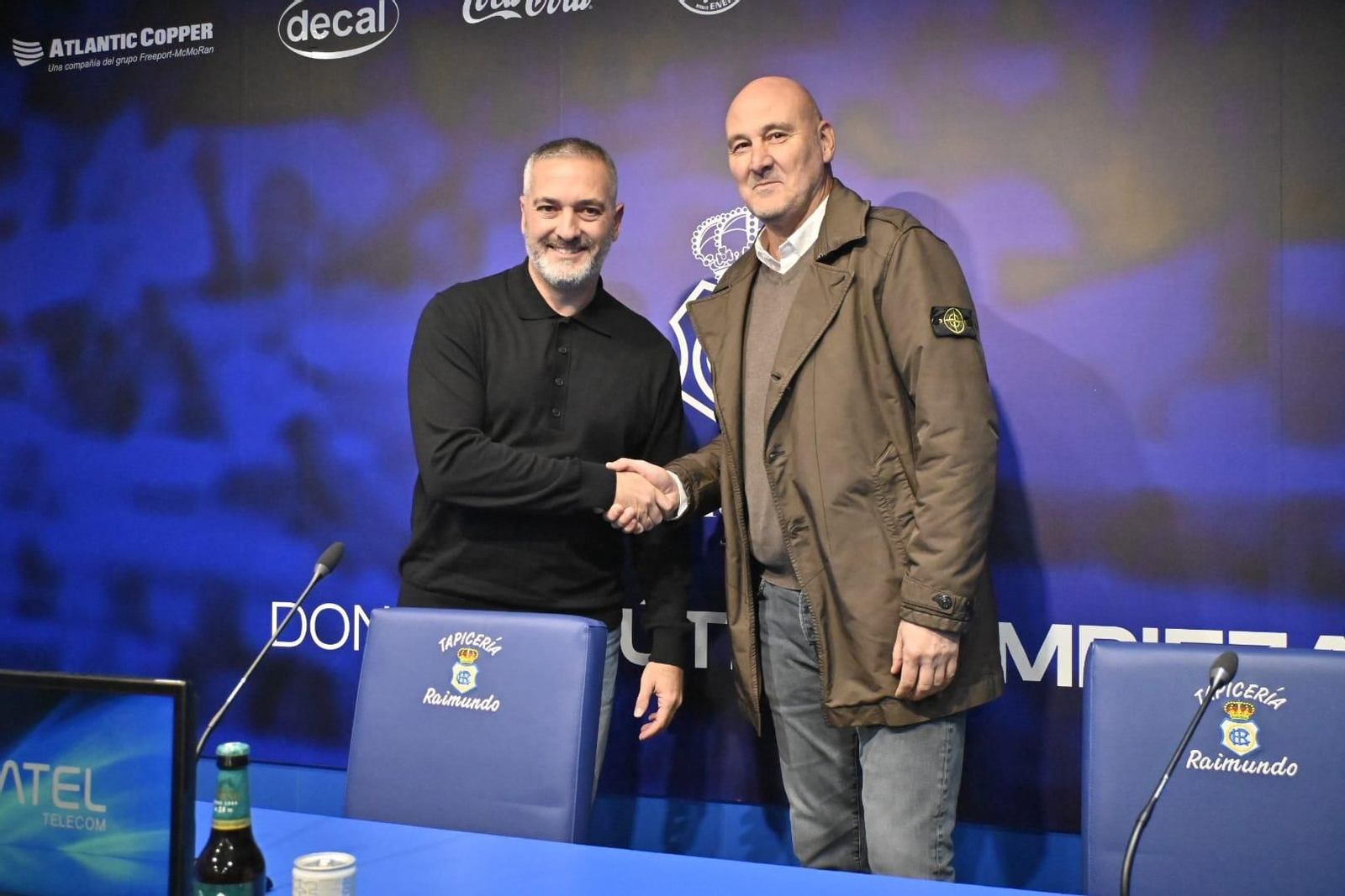 Arzu y Roberto Ríos en la presentación del entrenador.