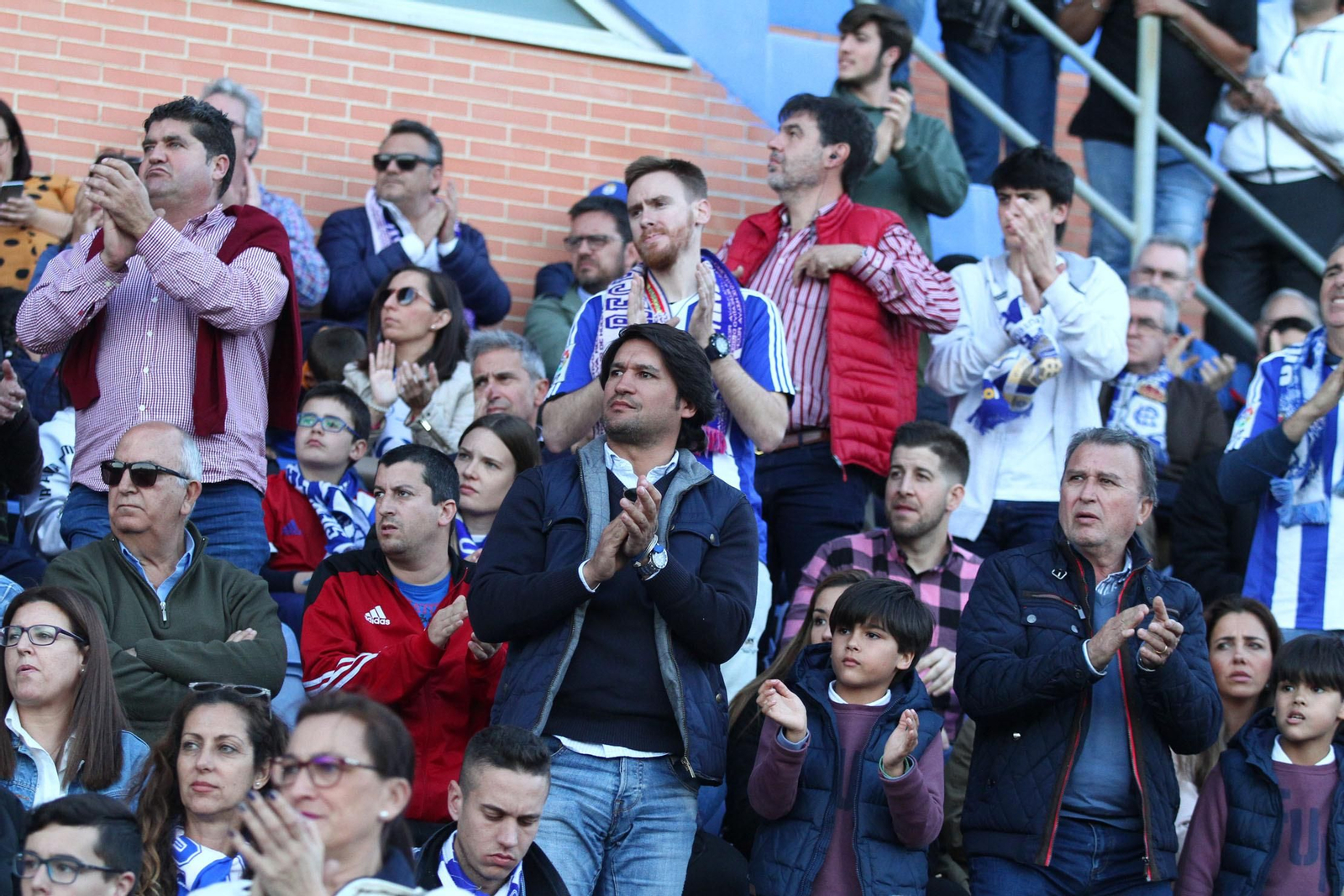 Ambientazo en las gradas del Recreativo de Huelva y el San Fernando