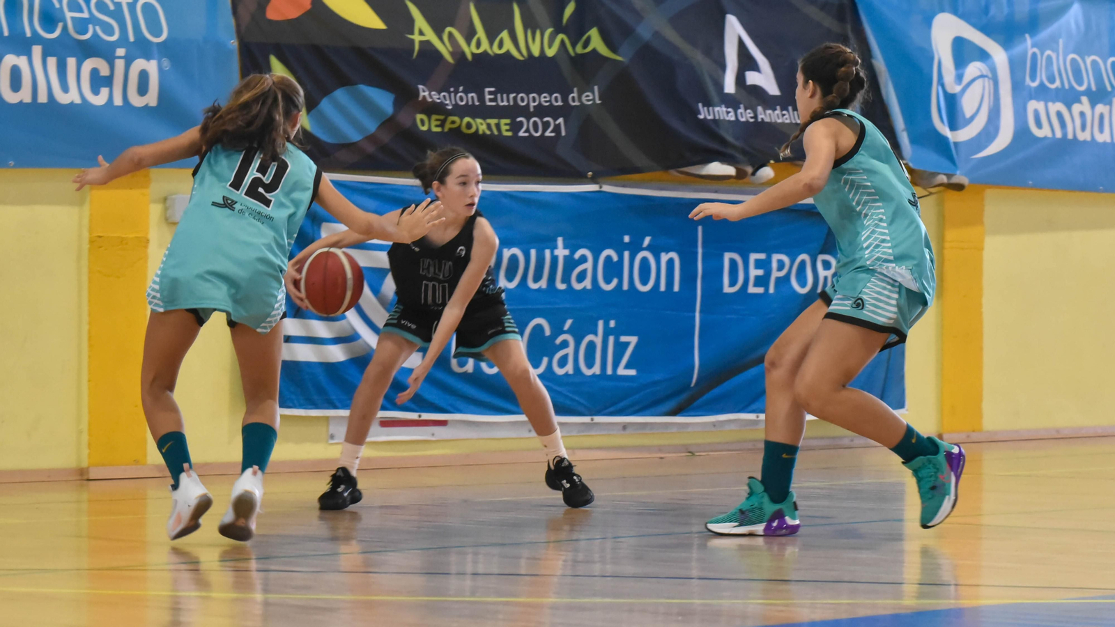 Las fotos de la ultima jornada del Andaluz infantil femenino de baloncesto en La Línea
