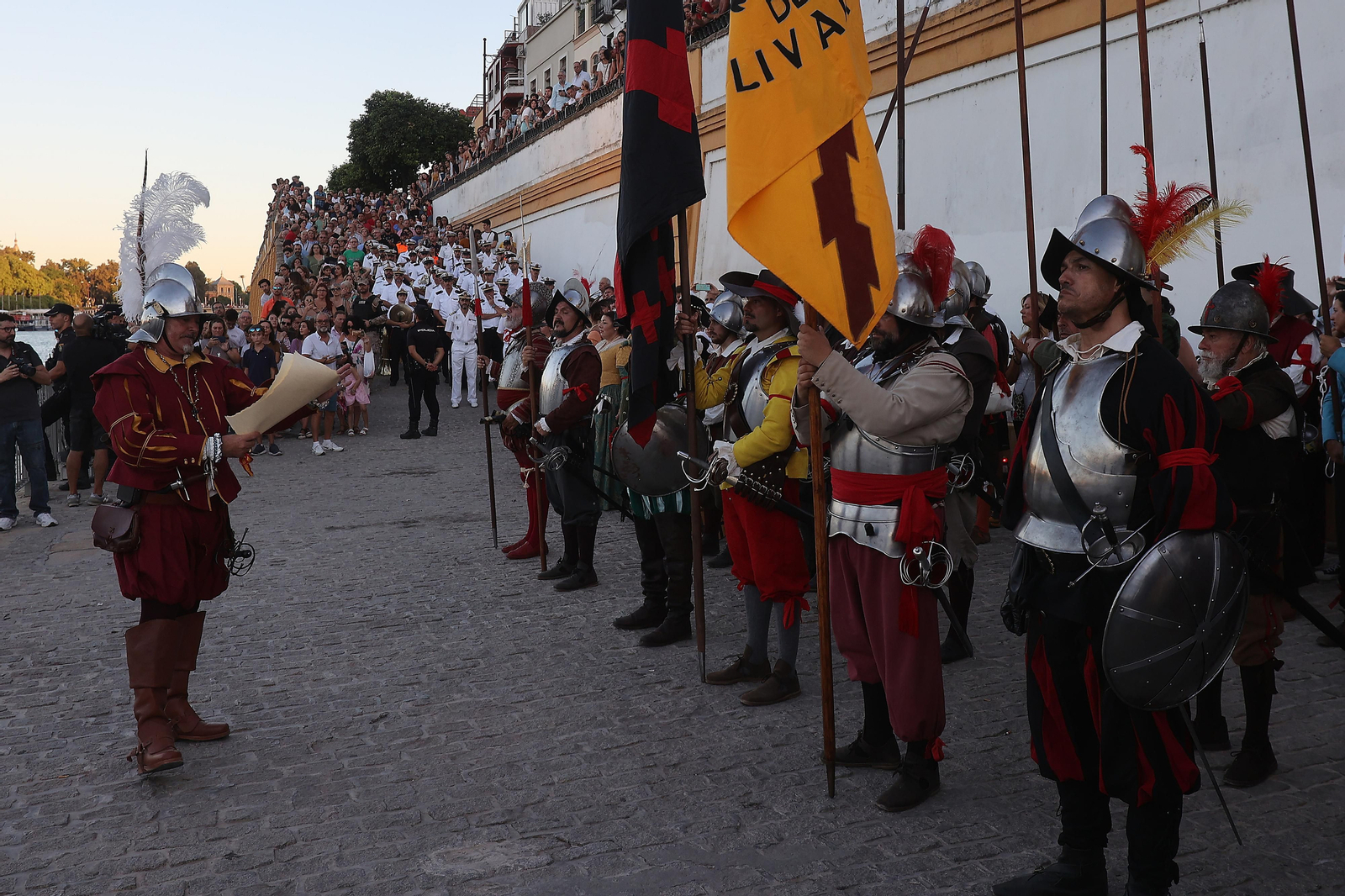 DESEMBARCO DE 18 ACTORES REPRESENTANDO A ELCANO Y ESCOLTADOS POR EL TERCIO DE OLIVARES
