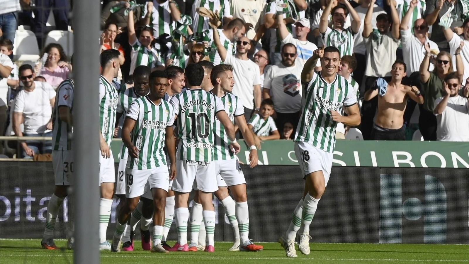 Adri Fuentes celebra su gol en el partido del Córdoba CF ante el Ceuta. Adri Fuentes celebra su gol en el partido del Córdoba CF ante el Ceuta.