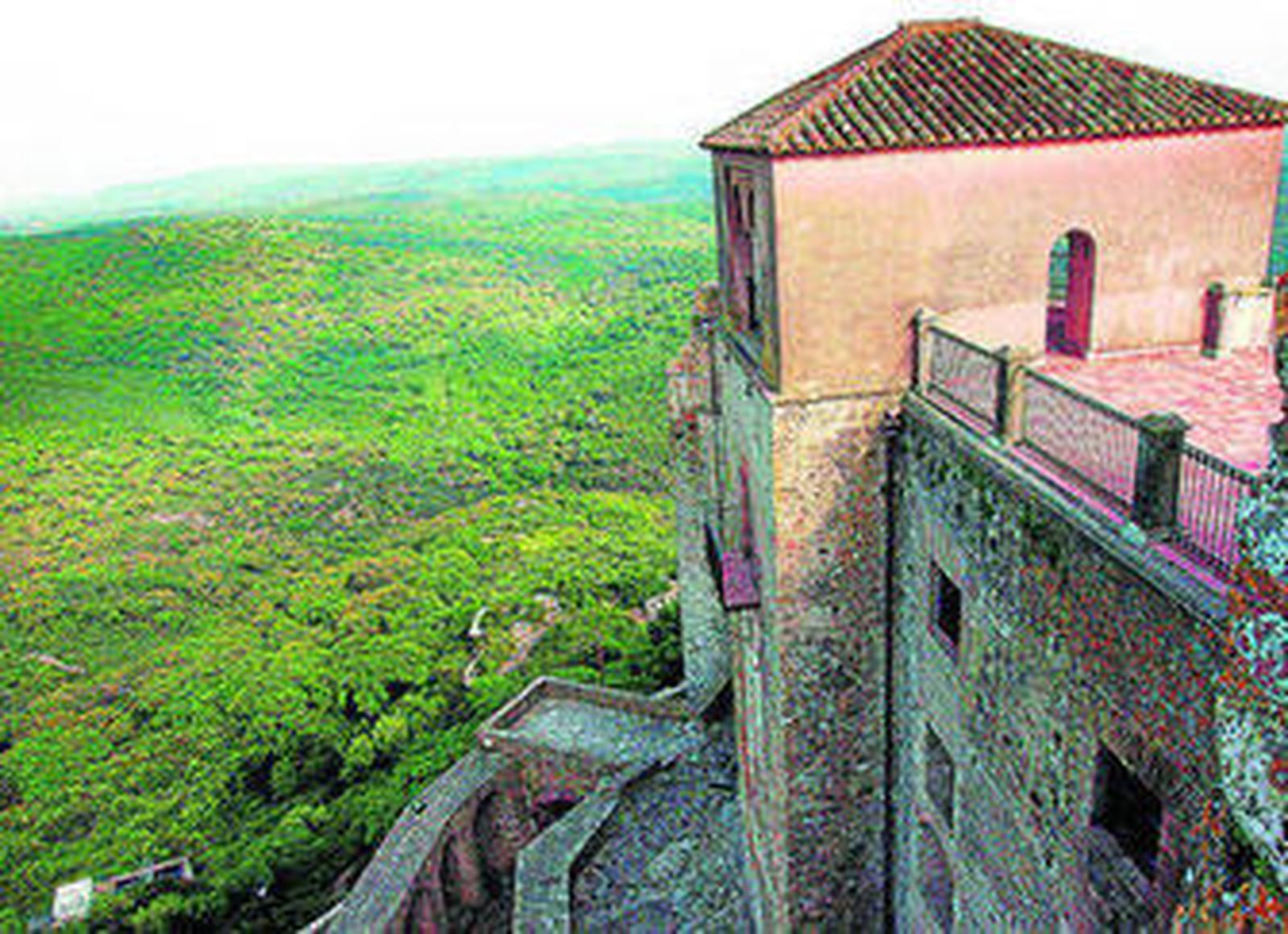 Vista de Los Alcornocales desde una de las terrazas del hotel de Castellar.