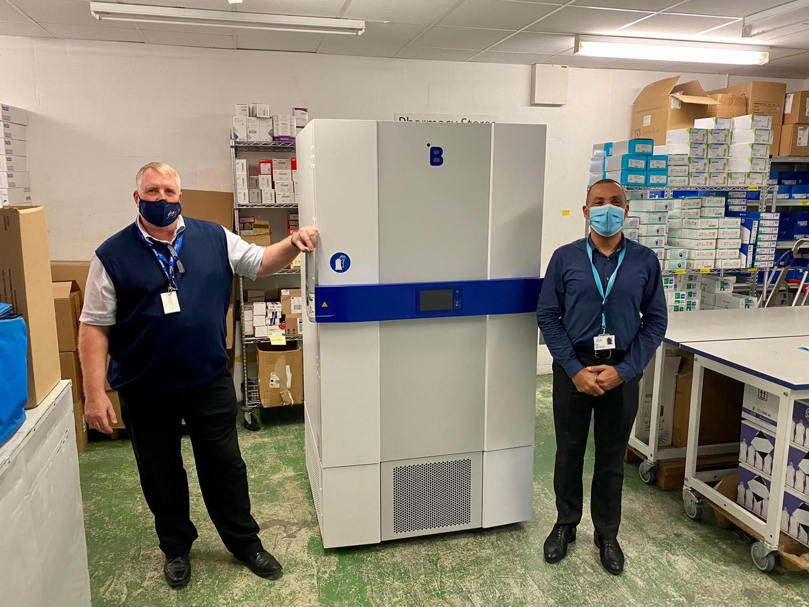 Llegan a Gibraltar los congeladores para las vacunas de la Covid-19