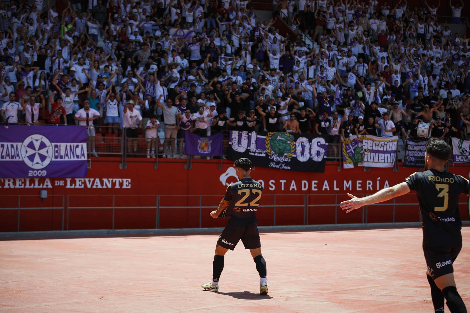 La afición lagarta tiñe de blanco y morado el Power Horse Stadium, en imágenes La afición lagarta tiñe de blanco y morado el Power Horse Stadium, en imágenes