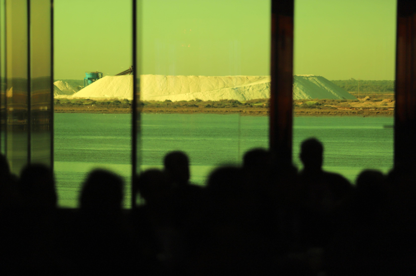 Imágenes del desayuno-coloquio con Antonio Sanz en el Foro Joly Andalucía celebrado en la Lonja de la Innovación del Puerto de Huelva