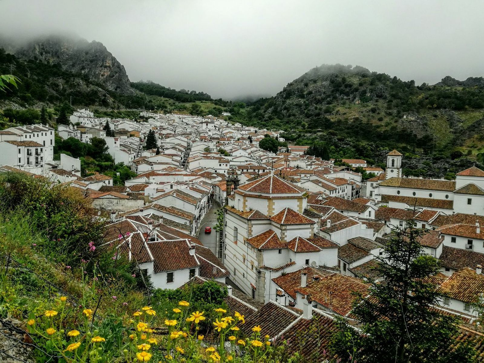 Grazalema, Setenil y Zahara de la Sierra, entre los 10 pueblos más bonitos de España.
