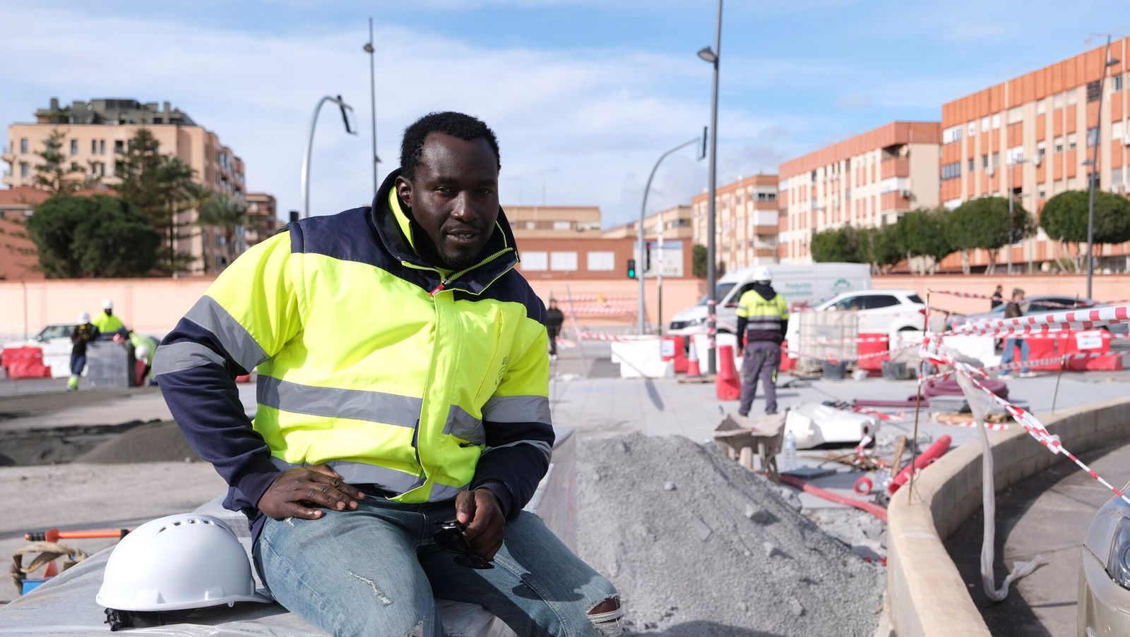 Adama Faye, senegalés, llegó a Almería hace 20 años en patera y ahora es empresario de la construcción.