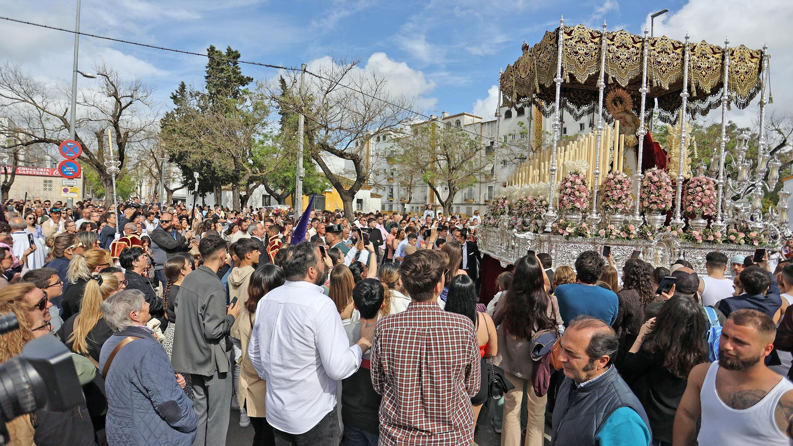 Imágenes de la Hermandad de La Candelaria en el Lunes Santo de Jerez 2025