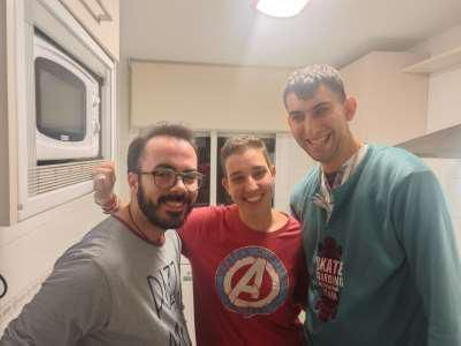 Juan Ildefonso, Flora y  Pedro, los tres jóvenes del Proyecto Ser que están compartiendo piso.