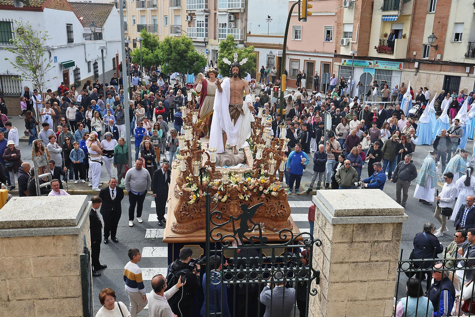 Imágenes de El Resucitado por el barrio de La Hispanidad
