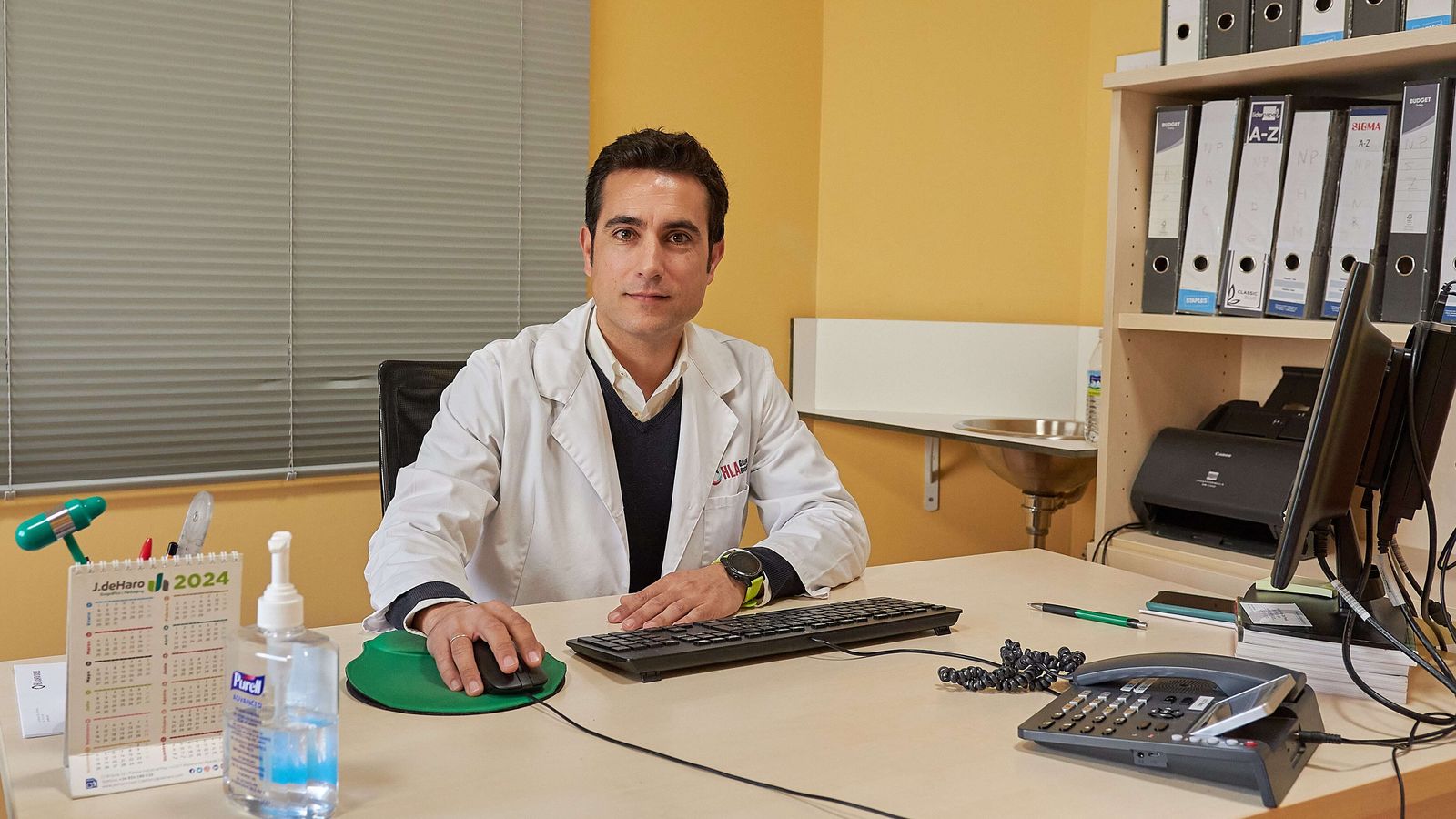 El Dr. Javier Gentil, traumatólogo en la Unidad de Tráfico.