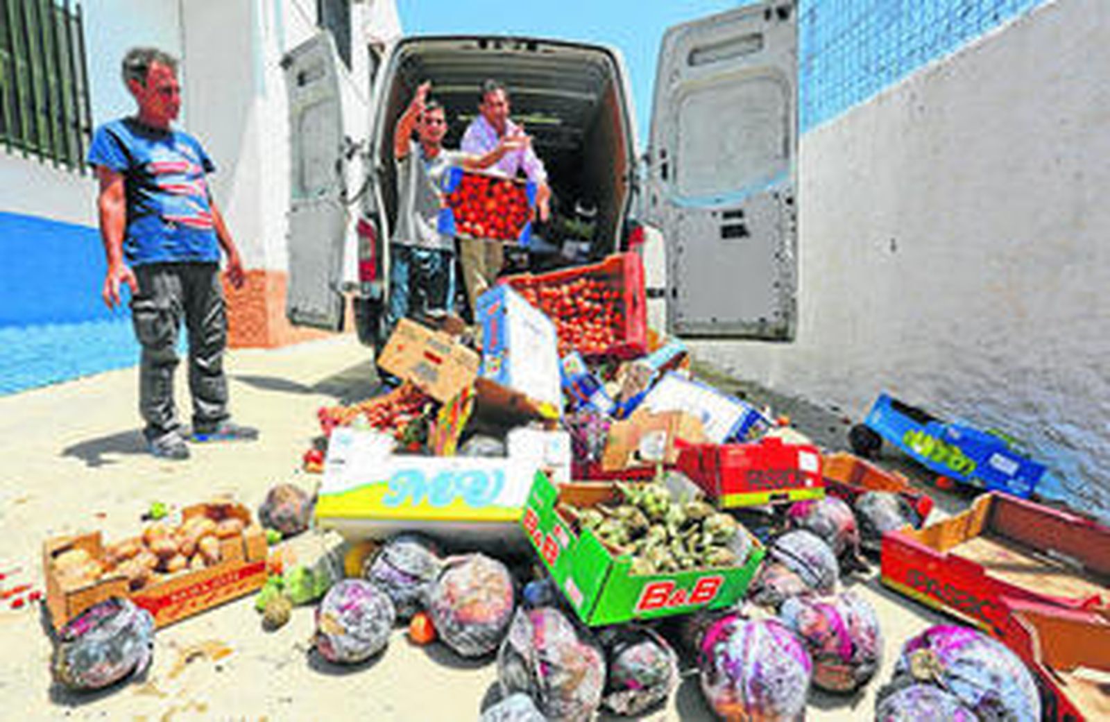 Vecinos de Las Castañetas denuncian el reparto de alimentos en mal estado