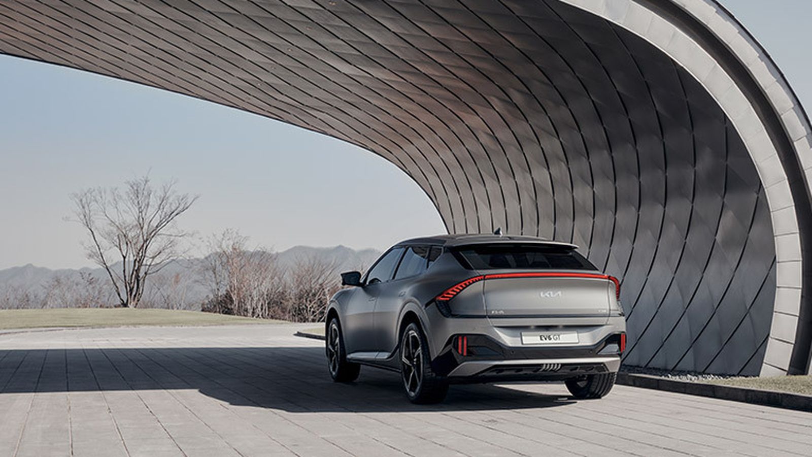 El Kia EV6 ya se ha alzado este año con el galardón que lo reconoce como el mejor coche a la venta en Europa, el Car of the Year. Ahora queda en el podio en el World Car Year.