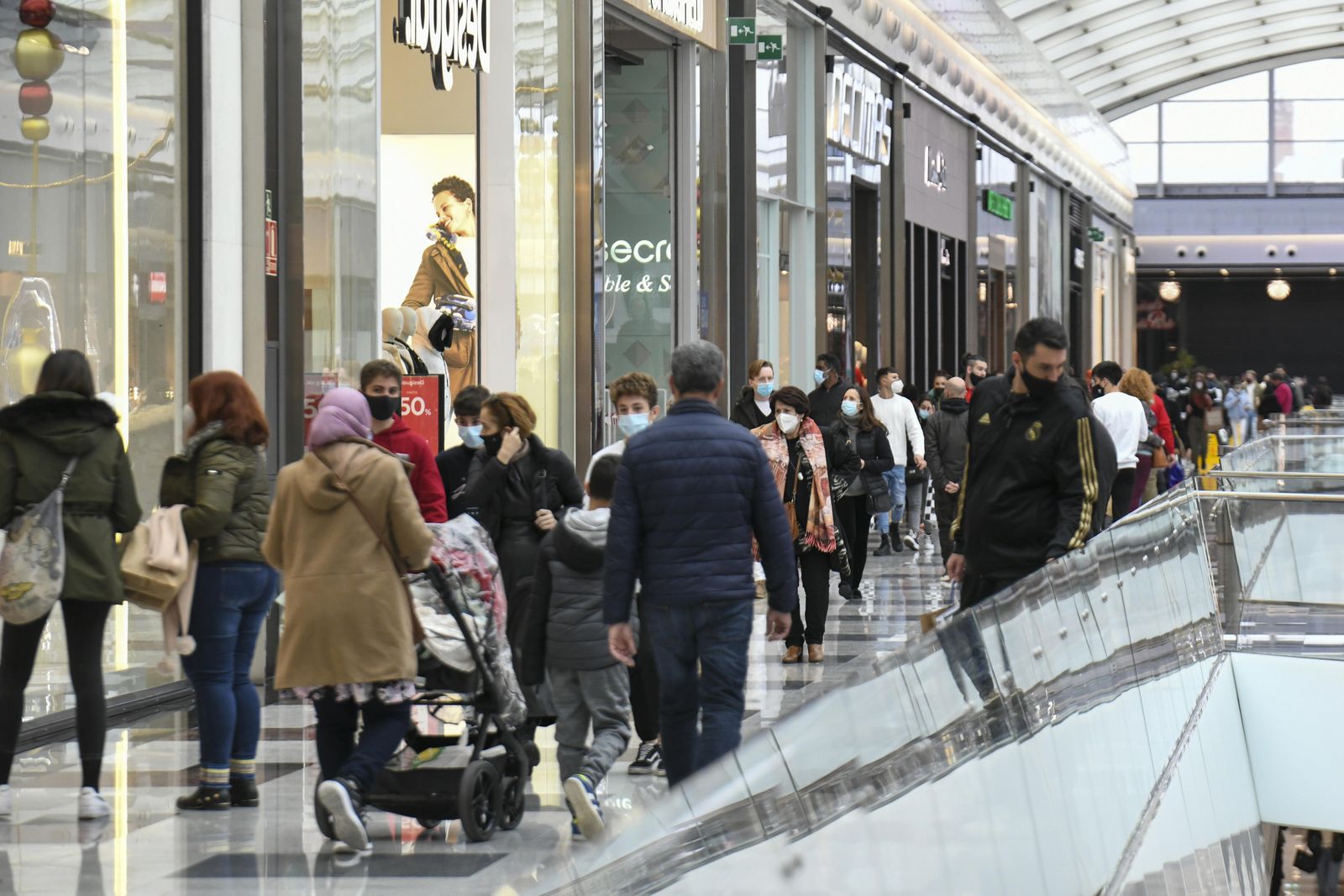 Fotos: las rebajas en el Nevada Shopping de Granada