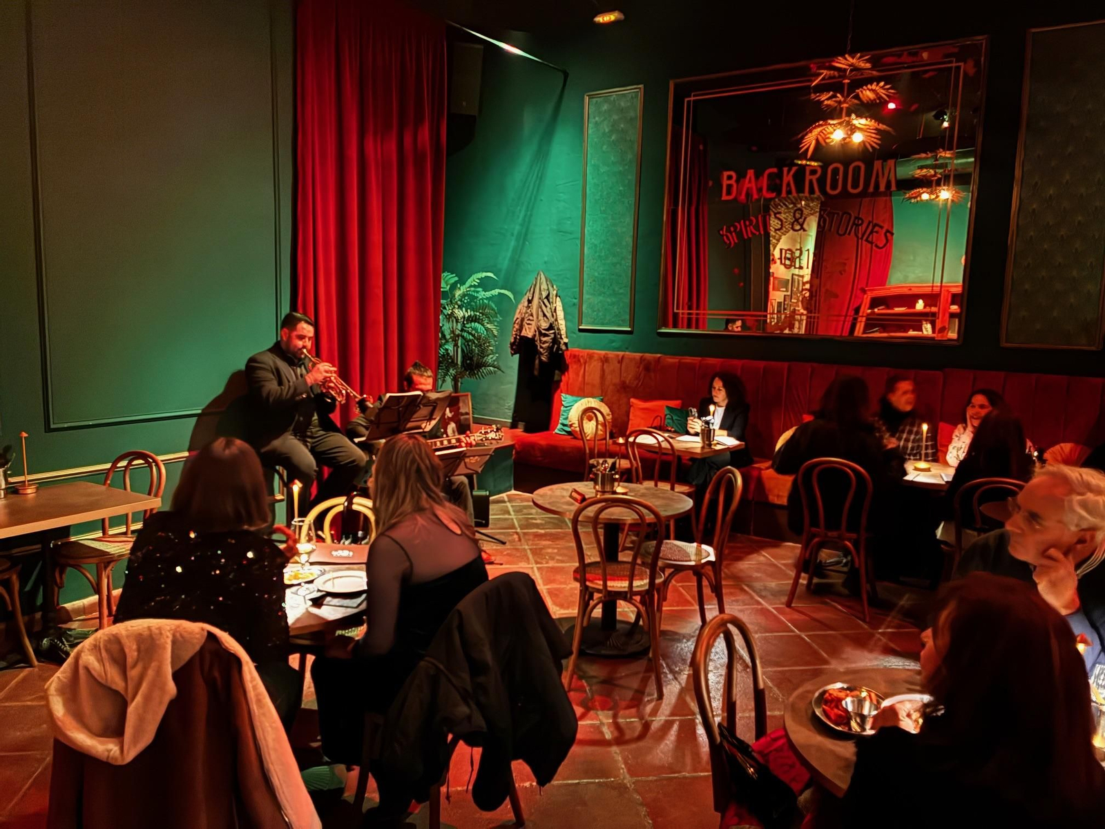 La sala principal está inspirada en los míticos locales de Nueva York.