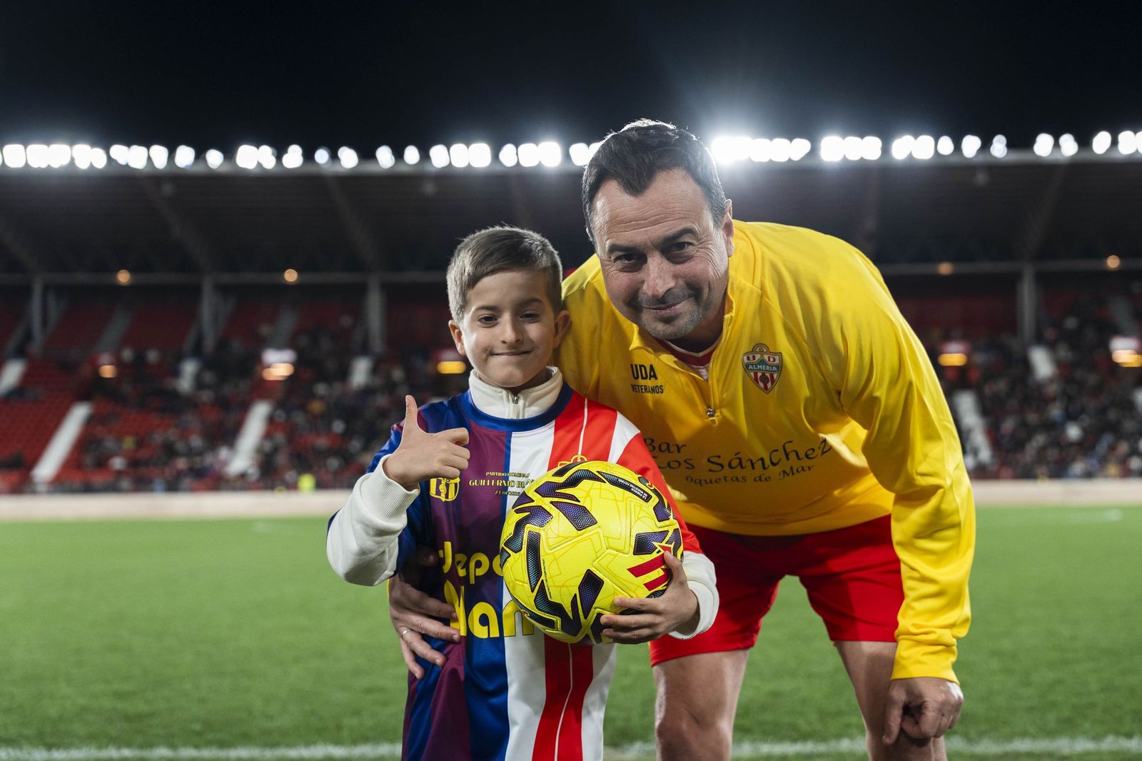 Fotogalería del partido homenaje a Guillermo Blanes entre los veteranos de la UD Almería y el FC Barcelona