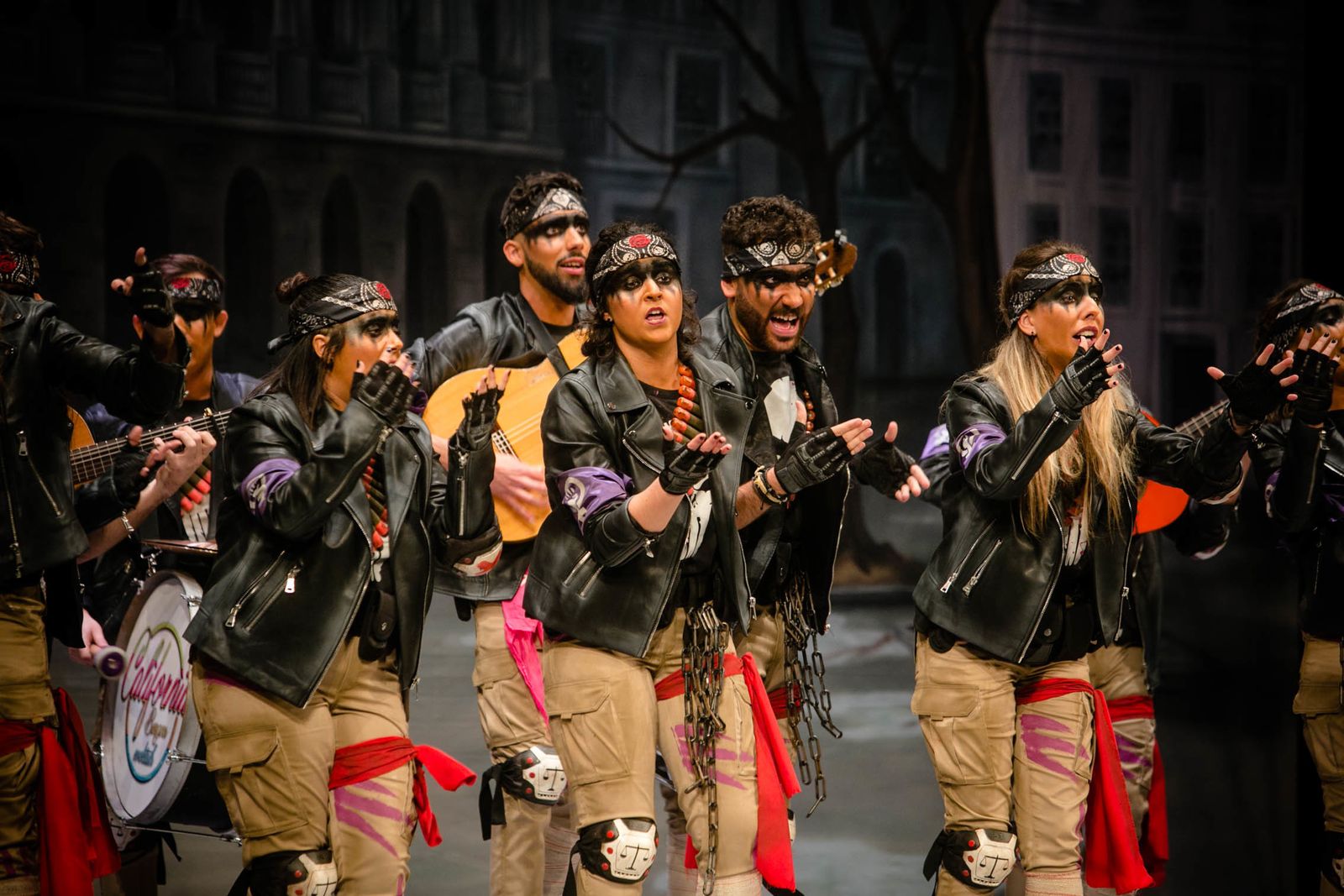 Actuación de la comparsa "La castigadora"