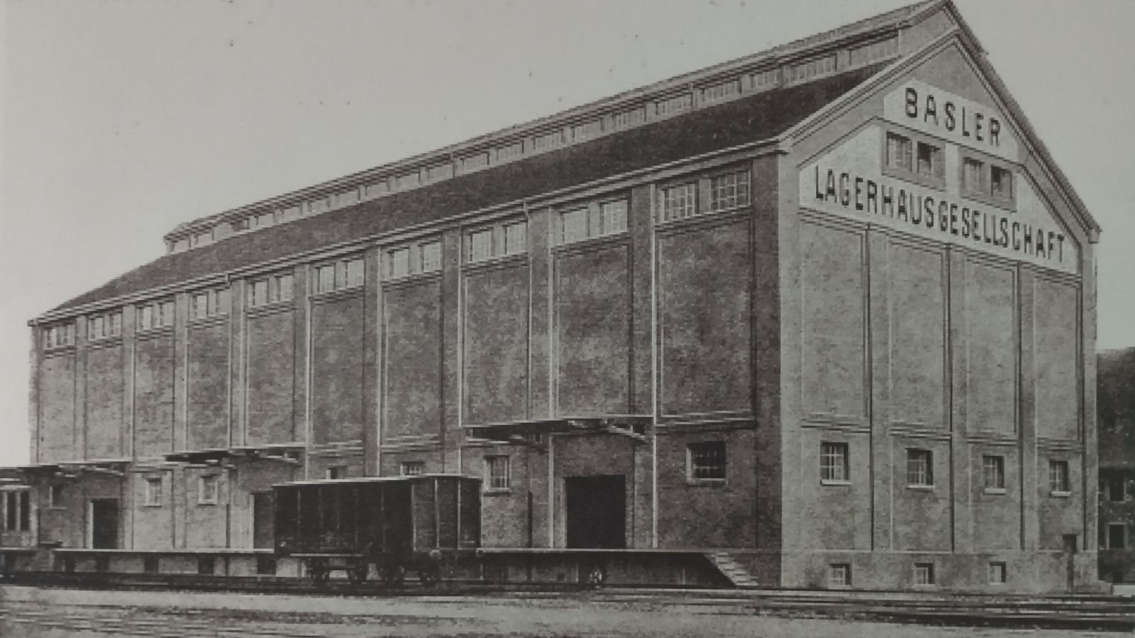 El antiguo silo de la calle Signalstrasse 37, de Basilea. El antiguo silo de la calle Signalstrasse 37, de Basilea.