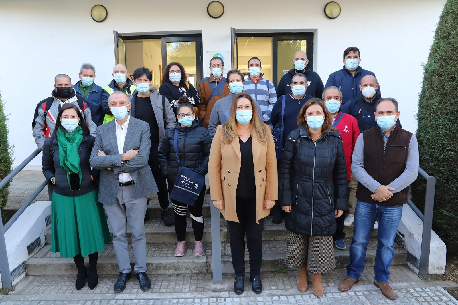 Marisa  Gómez con Jaime Palop y los alumnos en el Centro de Formación.