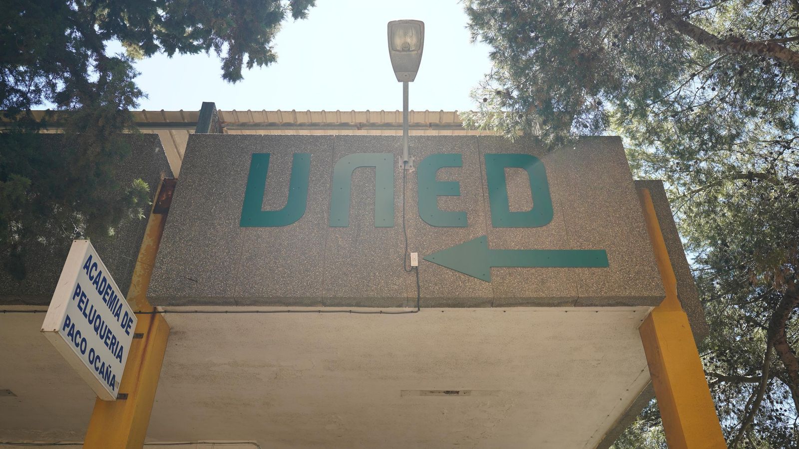 Así es la dejadez en el Centro Cívico de la reconquista.