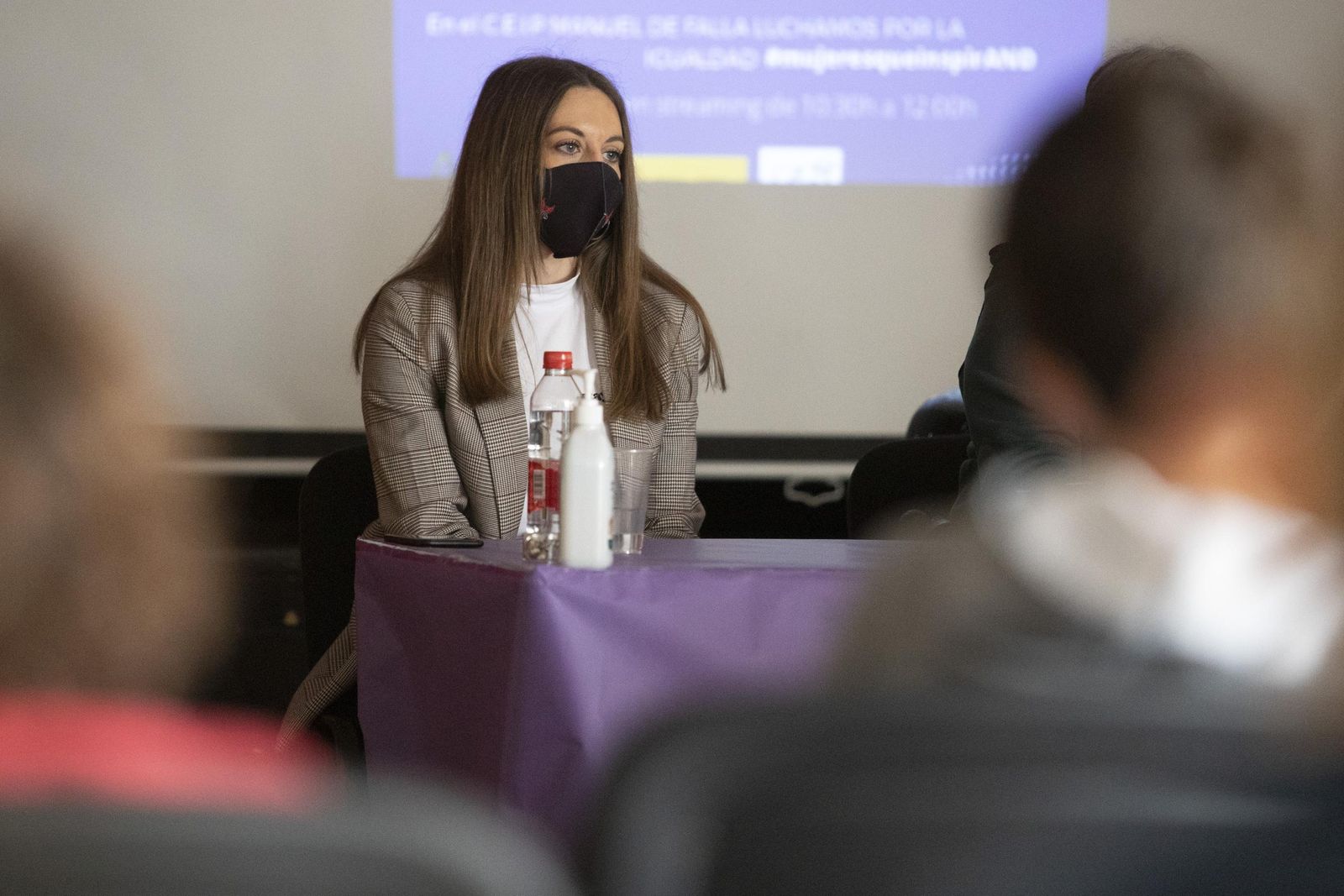 La periodista de Granada Hoy Noelia Gómez Mira, durante la charla