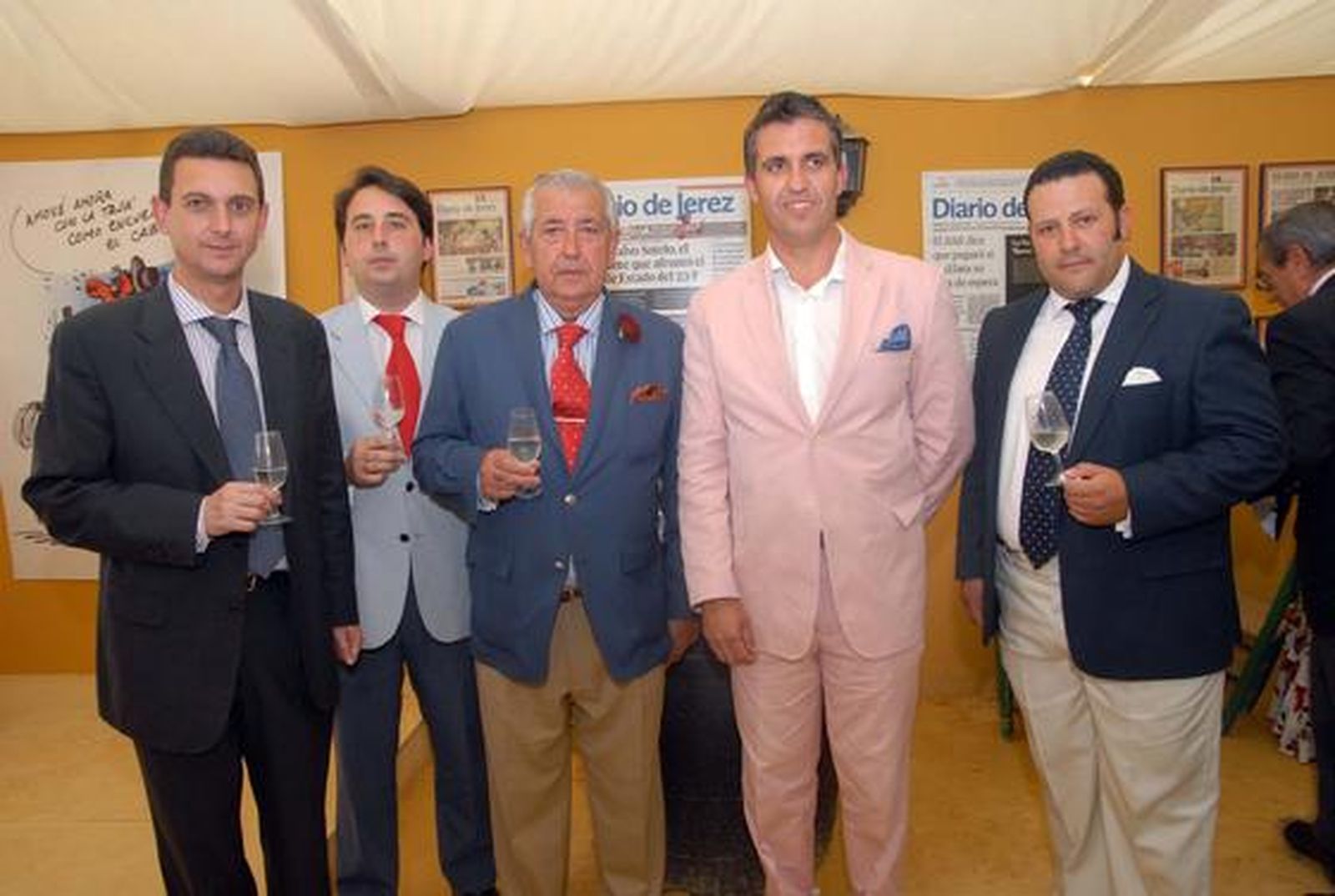 El gerente de Diario de Jerez, Miguel Berraquero; Daniel Romero, José y David Recioy y Andrés Villagrán, del Grupo ‘Recicab’.  

Foto: Manuel Aranda