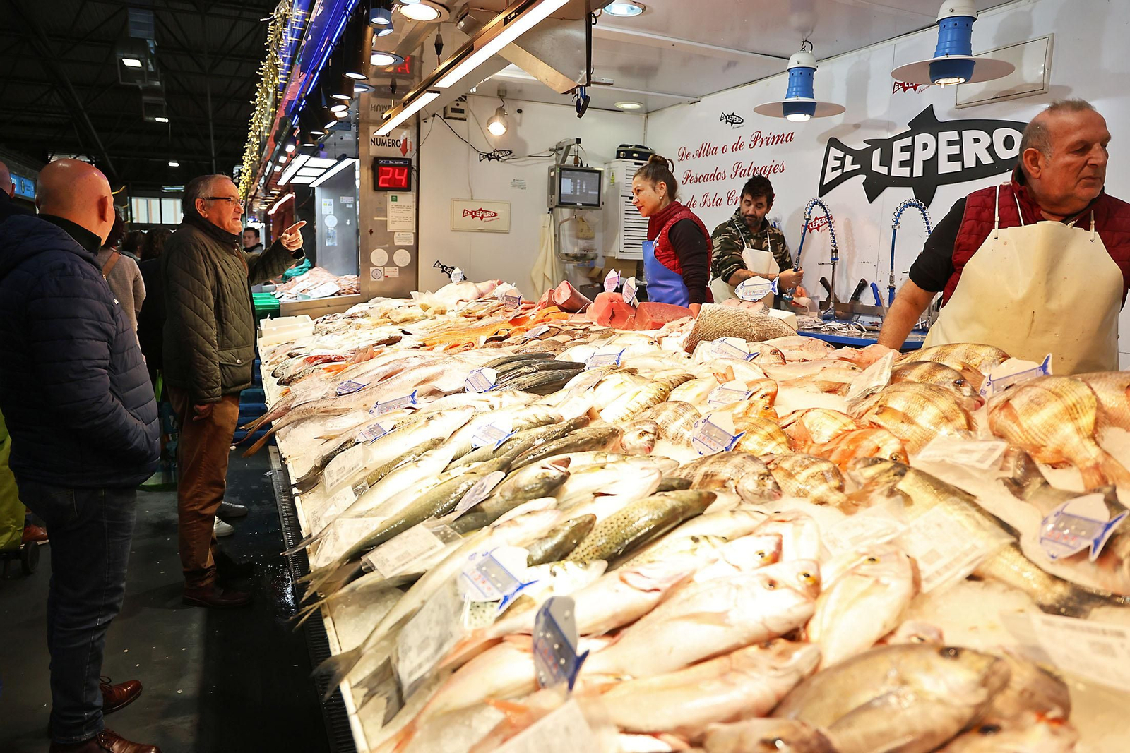 Ambientazo en el Mercado del Carmen para ultimar compras de Navidad