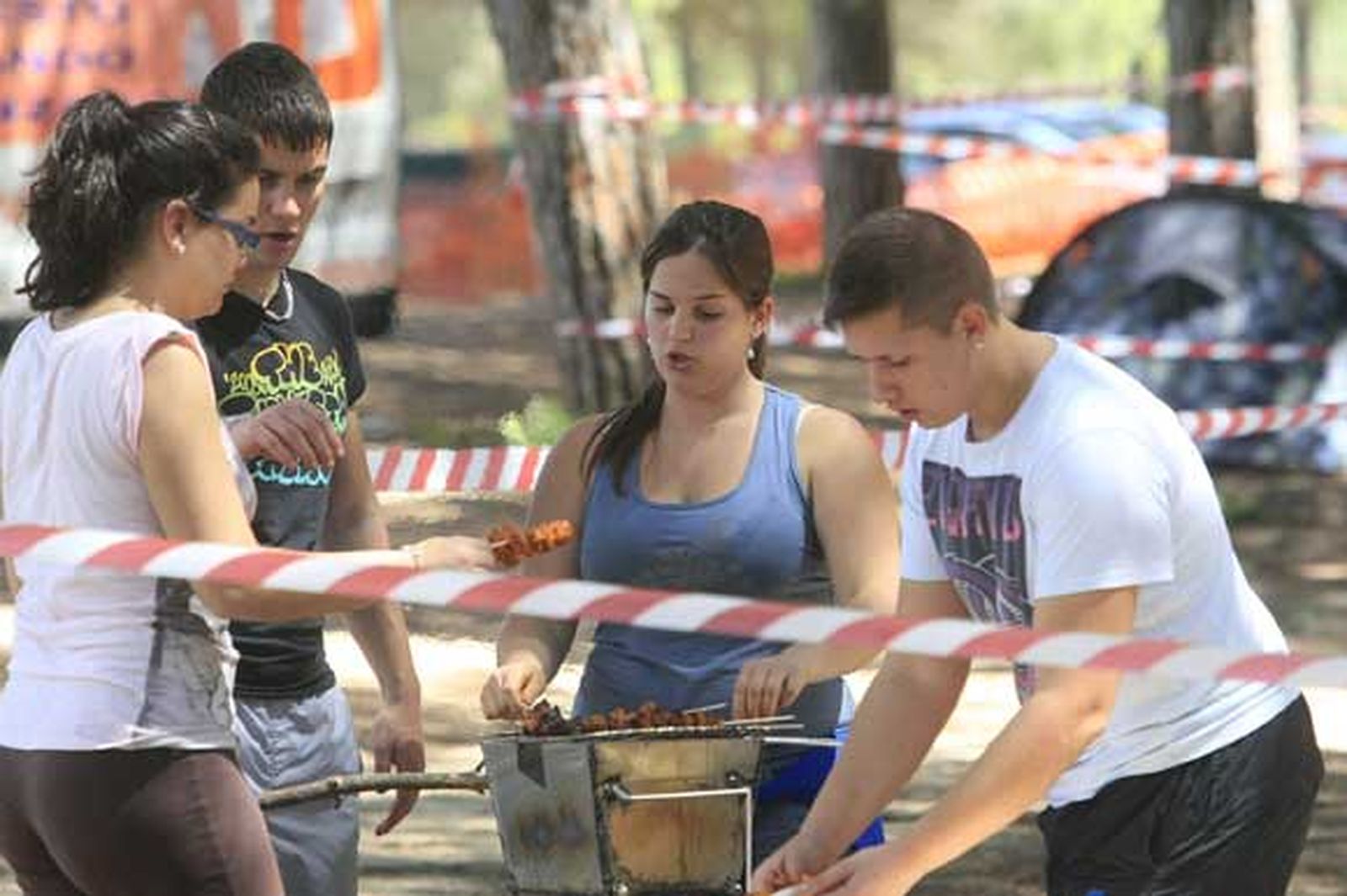 Los sanroqueños llenan el Pinar del Rey para estar con su patrón. La afluencia de pública desborda todas las previsiones de la organización

Foto: Erasmo Fenoy