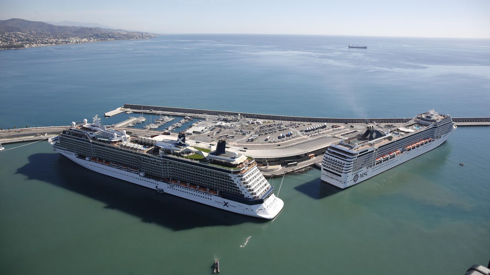Vista aérea de la parcela elegida para la construcción del hotel. Vista aérea de la parcela elegida para la construcción del hotel.