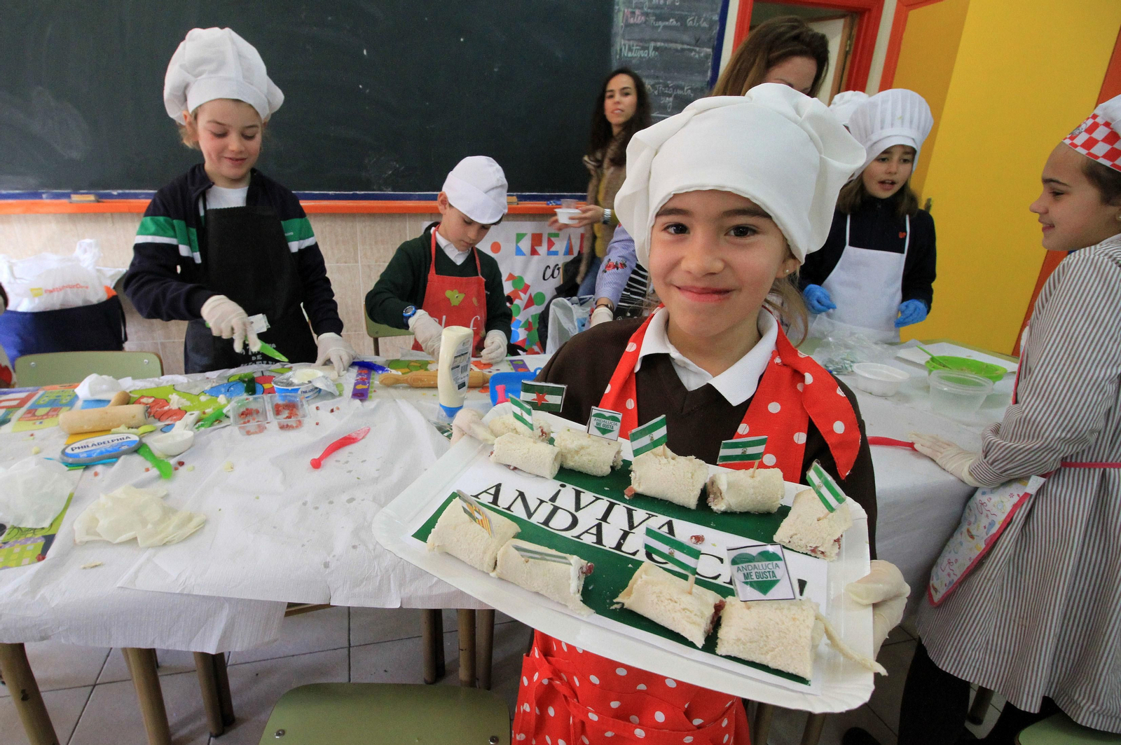 Imágenes del "Masterchef" realizado en las Teresianas con motivo de la celebración del 28-F