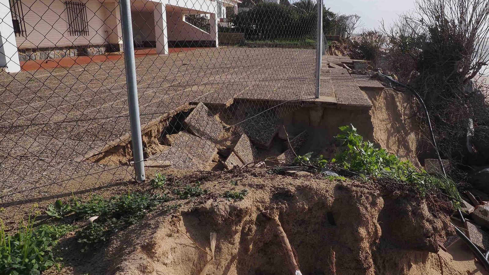 Los daños afectan tanto al viario público como a las viviendas