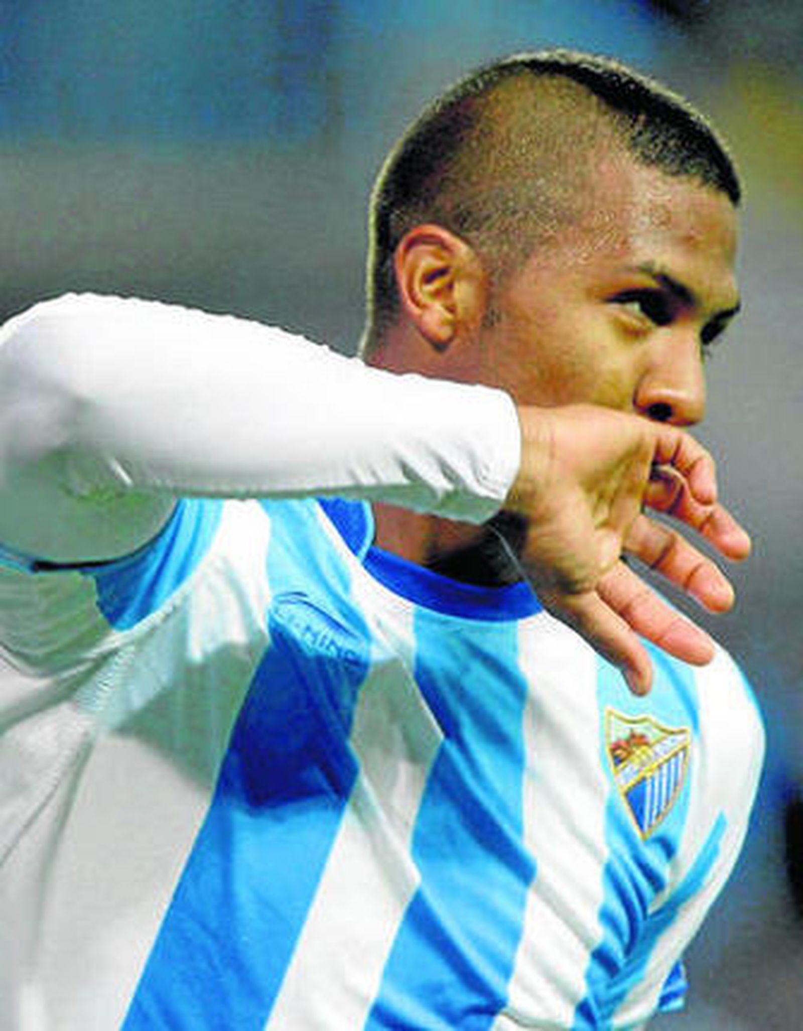 Rondón celebra uno de los dos goles que marcó al Racing.