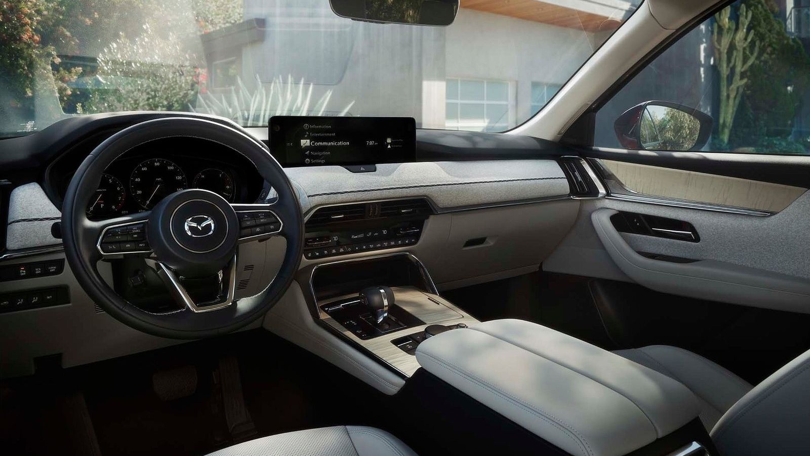 El CX-90 cuenta con una pantalla central de 12,3” adicional a la de la instrumentación del mismo tamaño.