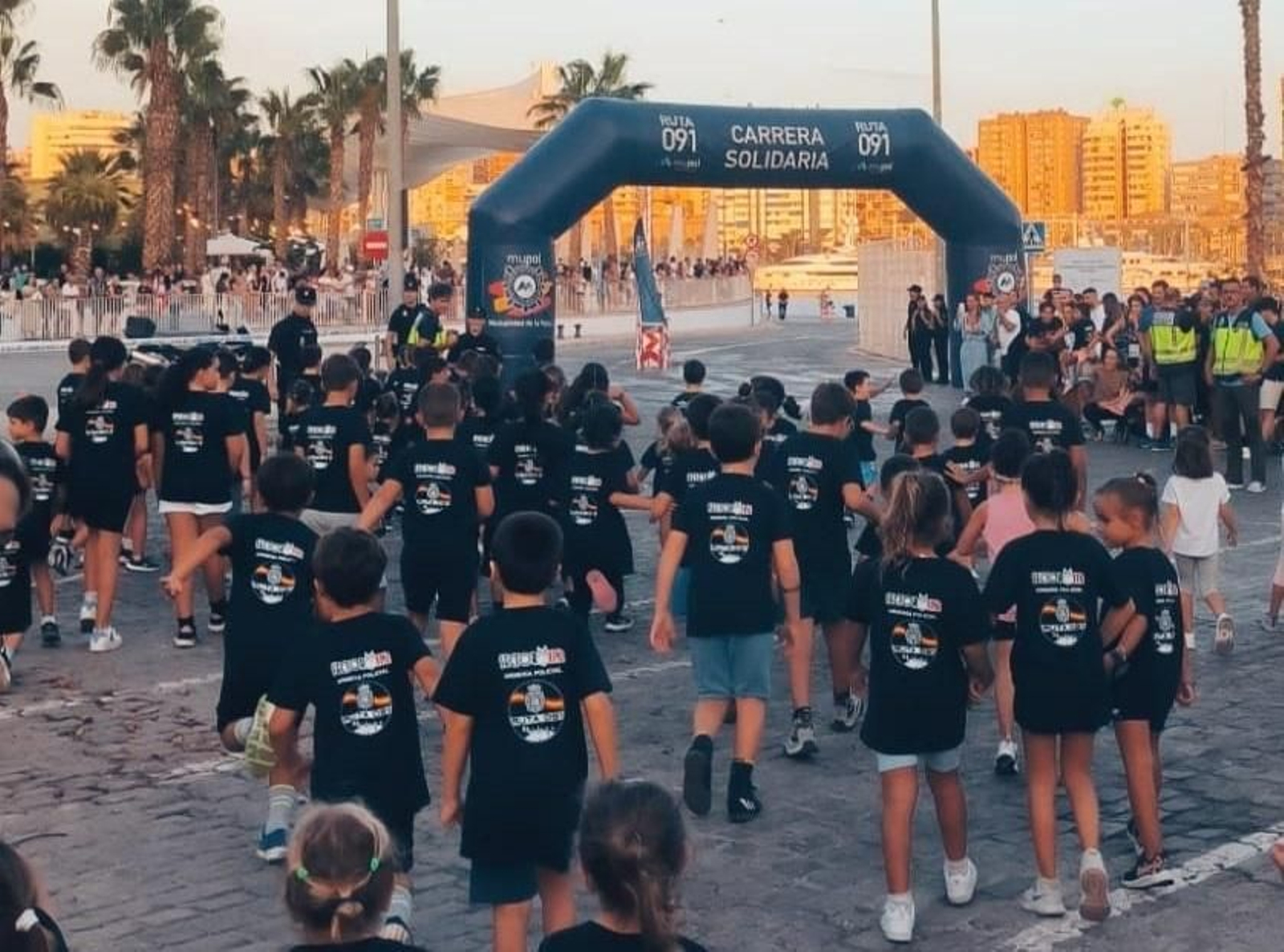 Varios participantes durante la carrera por la ELA en Málaga Varios participantes durante la carrera por la ELA en Málaga
