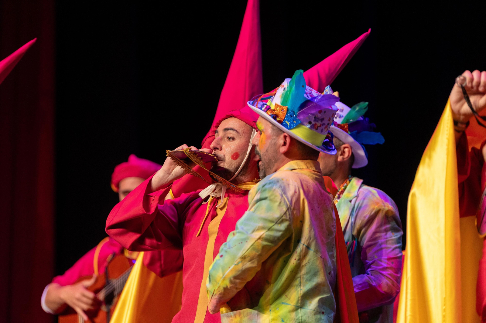 Imágenes de la actuación de la murga de Ayamonte "Pa cruz, esta que llevo encima" en el Carnaval Colombino