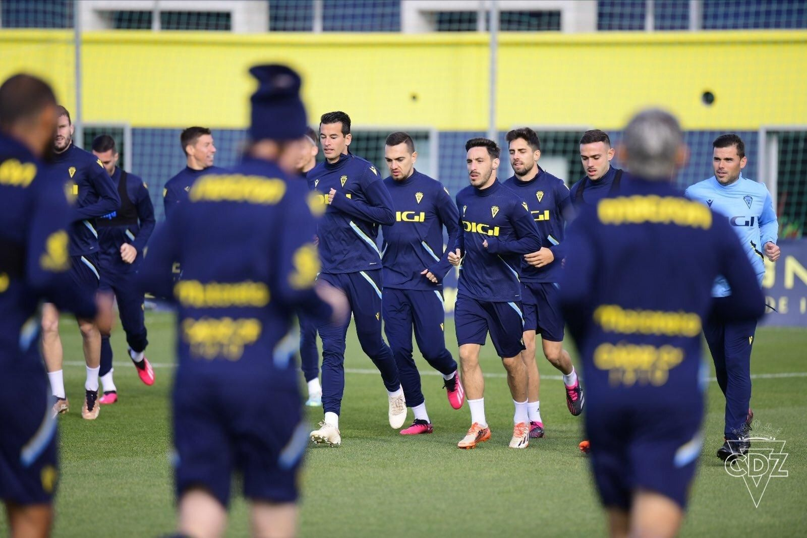 Jugadores del Cádiz en un entrenamiento.