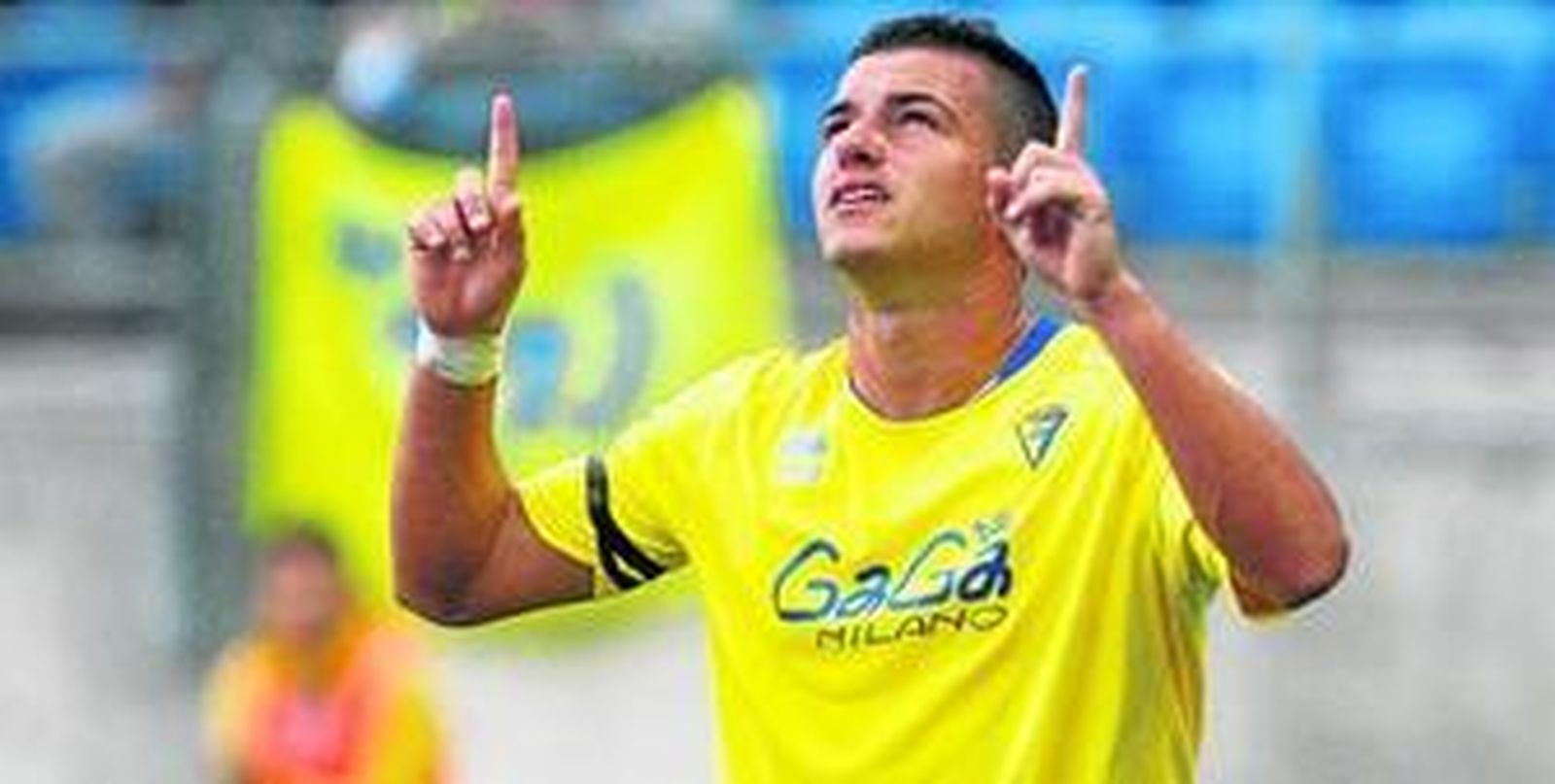 Airam Cabrera celebra uno de los goles que marcó la pasada temporada con el Cádiz.