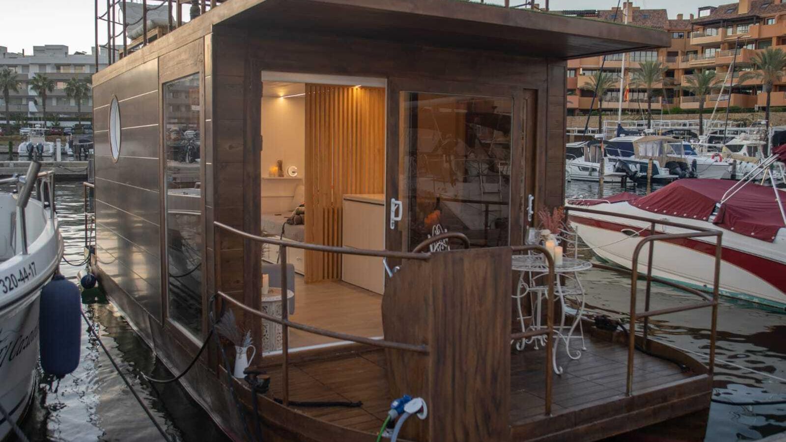 El barco atracado en el puerto deportivo de Sotogrande.