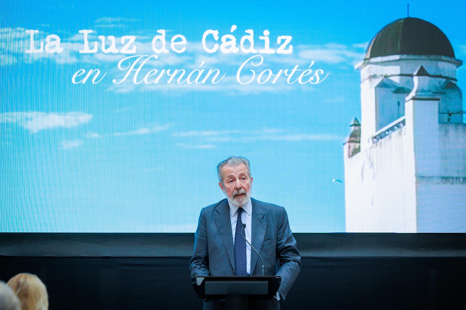El pintor gaditano Hernán Cortés durante la presentación del documental 'La luz de Cádiz'