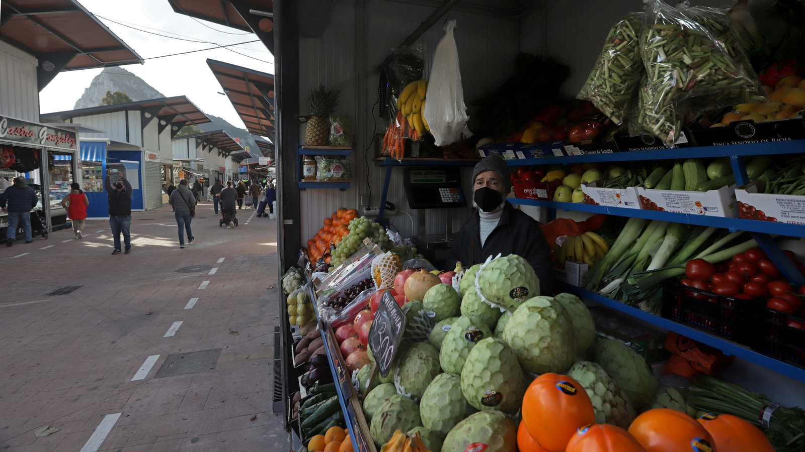 Fotos de la apertura del Mercado provisional en La Línea